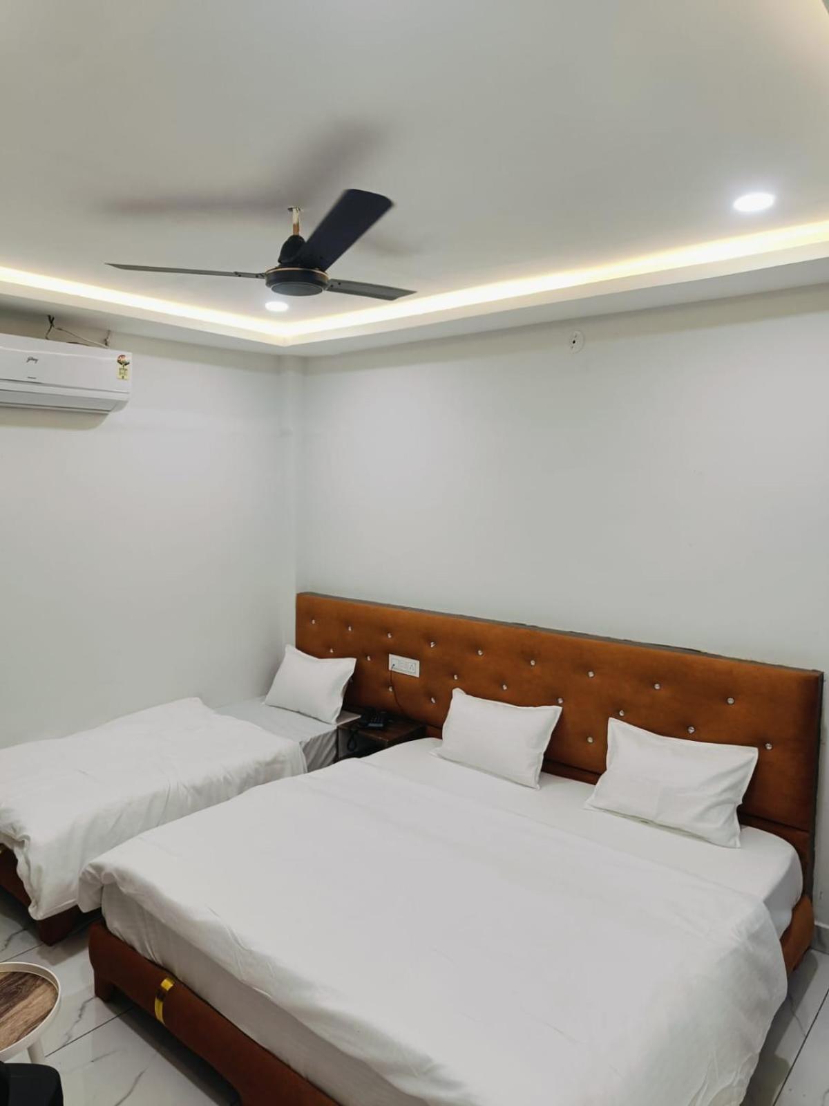 Hotel Shree Kedar Palace Удджайн Экстерьер фото