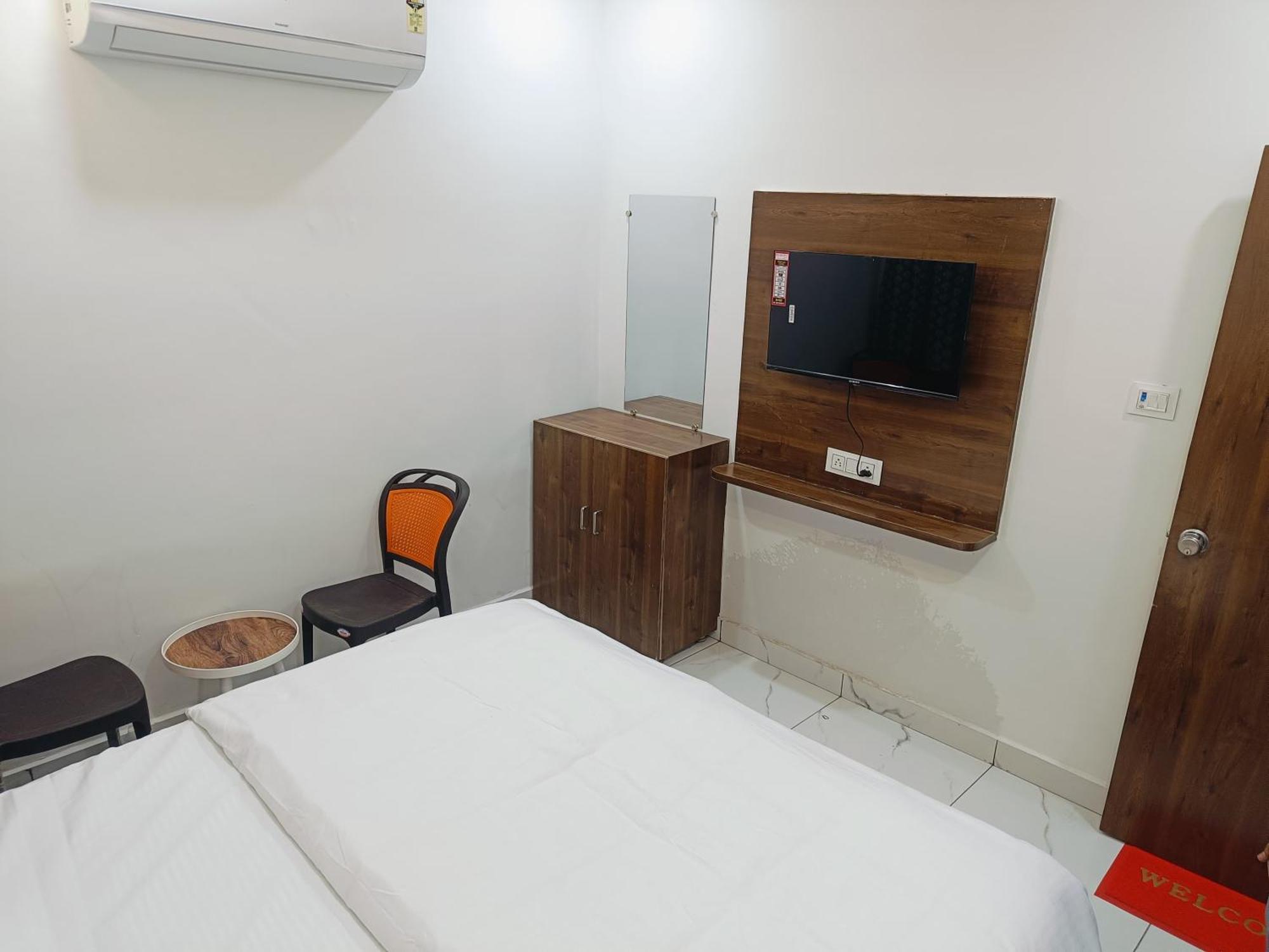 Hotel Shree Kedar Palace Удджайн Экстерьер фото